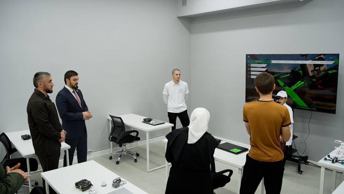 В Математической школе № 1 имени Х. И. Ибрагимова открылся Хайпарк, созданный совместно Грозненским государственным нефтяным техническим университетом им.акад. М.Д. Миллионщикова и Департаментом образования Мэрии Грозного В Математической школе № 1 имени Х. И. Ибрагимова открылся Хайпарк, созданный совместно Грозненским государственным нефтяным техническим университетом им.акад. М.Д. Миллионщикова и Департаментом образования Мэрии Грозного