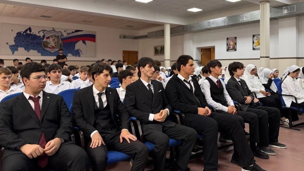 В рамках профилактики преступлений среди несовершеннолетних следователи Гудермесского МСО провели встречи с учащимися школ В рамках профилактики преступлений среди несовершеннолетних следователи Гудермесского МСО провели встречи с учащимися школ