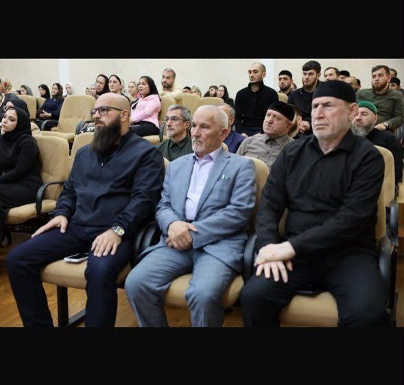 Ильман Вахидов назначен исполняющим обязанности министра Чеченской Республики по национальной политике, внешним связям, печати и информации Ильман Вахидов назначен исполняющим обязанности министра Чеченской Республики по национальной политике, внешним связям, печати и информации