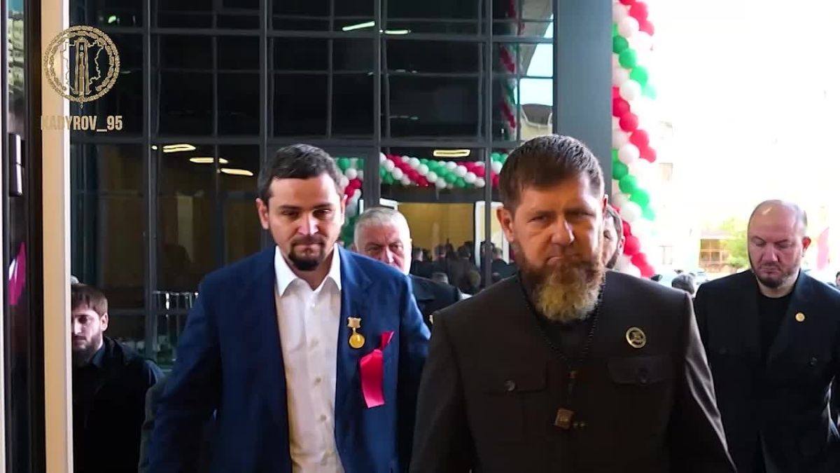 В воскресенье, накануне 208-летия столицы Чеченской Республики, Глава региона Рамзан Кадыров принял участие в торжественном открытии ультрасовременного жилого комплекса на 672 квартиры