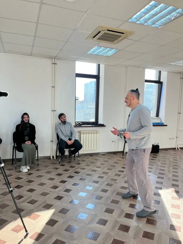 В Национальной библиотеке Чеченской Республики им. А.А. Айдамирова прошёл мастер-класс по биомеханике для сотрудников средств массовой информации В Национальной библиотеке Чеченской Республики им. А.А. Айдамирова прошёл мастер-класс по биомеханике для сотрудников средств массовой информации
