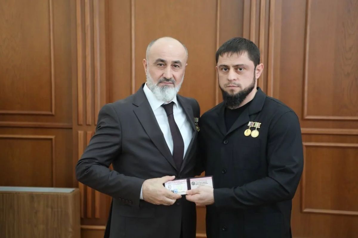 Председатель Парламента Чеченской Республики Ахмед Дудаев провёл вторую часть первого заседания высшего законодательного органа шестого созыва Председатель Парламента Чеченской Республики Ахмед Дудаев провёл вторую часть первого заседания высшего законодательного органа шестого созыва