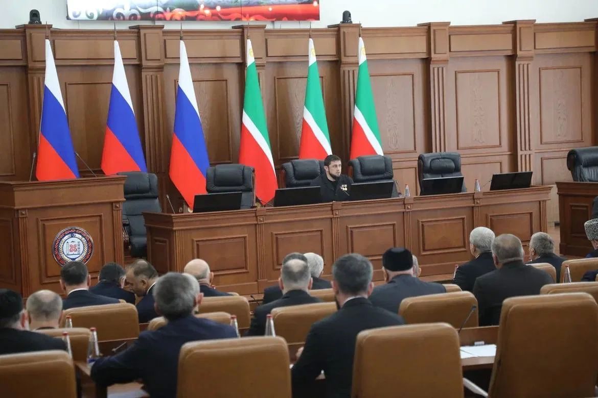 Председатель Парламента Чеченской Республики Ахмед Дудаев провёл вторую часть первого заседания высшего законодательного органа шестого созыва Председатель Парламента Чеченской Республики Ахмед Дудаев провёл вторую часть первого заседания высшего законодательного органа шестого созыва