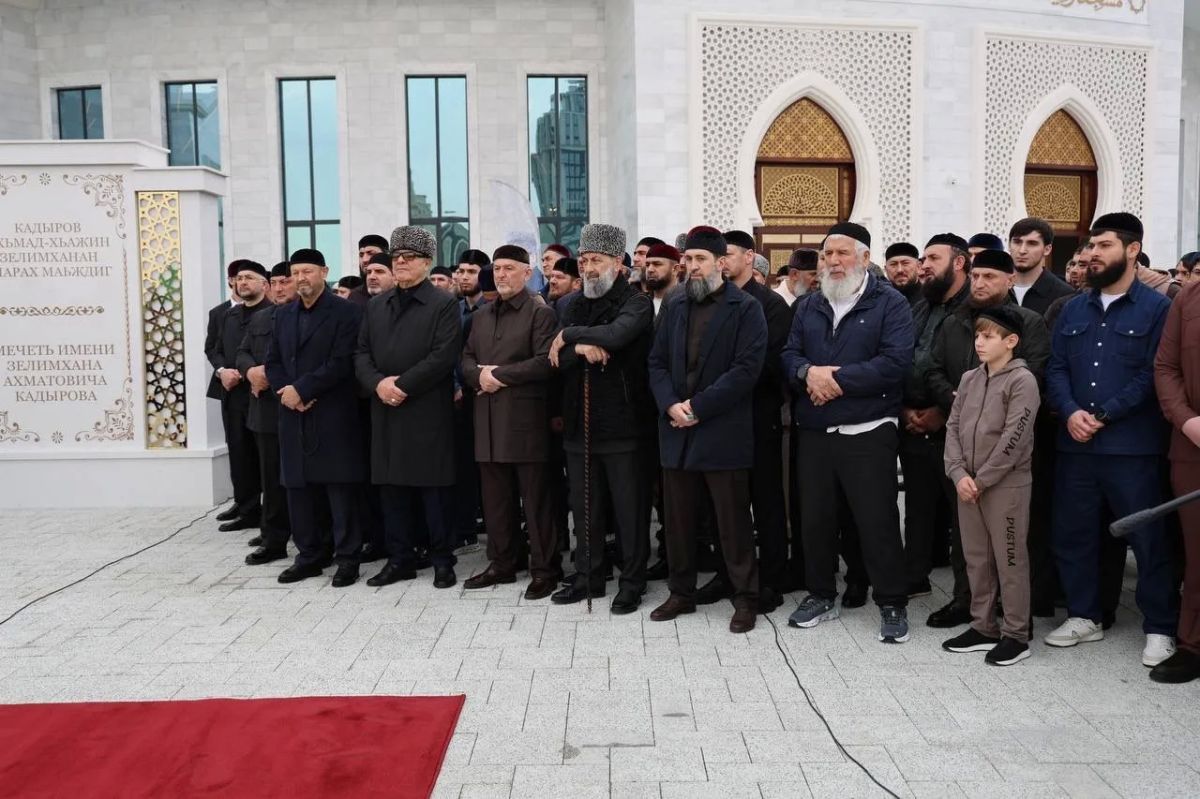 В новом районе Грозного имени Президента России Владимира Путина состоялось открытие мечети названной в честь Зелимхана Кадырова В новом районе Грозного имени Президента России Владимира Путина состоялось открытие мечети названной в честь Зелимхана Кадырова