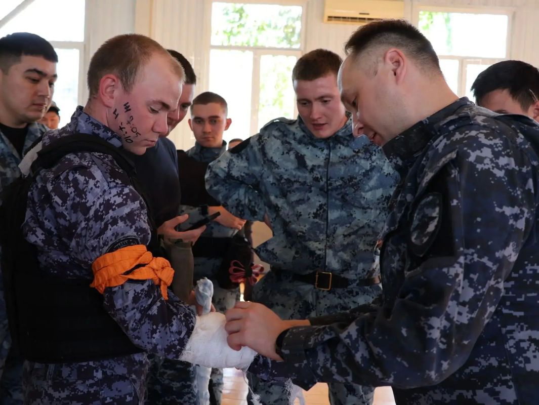 В Ханкале состоялись соревнования по тактической медицине среди структурных подразделений Группировки, посвященные Дню медицинской службы МВД России