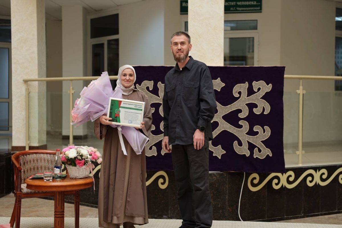 Вечер к 50-летию заслуженного журналиста Чеченской Республики Раисы Садаевой прошёл в Национальной библиотеке Чеченской Республики имени А. А. Айдамирова. На юбилей пришли представители власти, творческой интеллигенции... Вечер к 50-летию заслуженного журналиста Чеченской Республики Раисы Садаевой прошёл в Национальной библиотеке Чеченской Республики имени А. А. Айдамирова. На юбилей пришли представители власти, творческой интеллигенции...