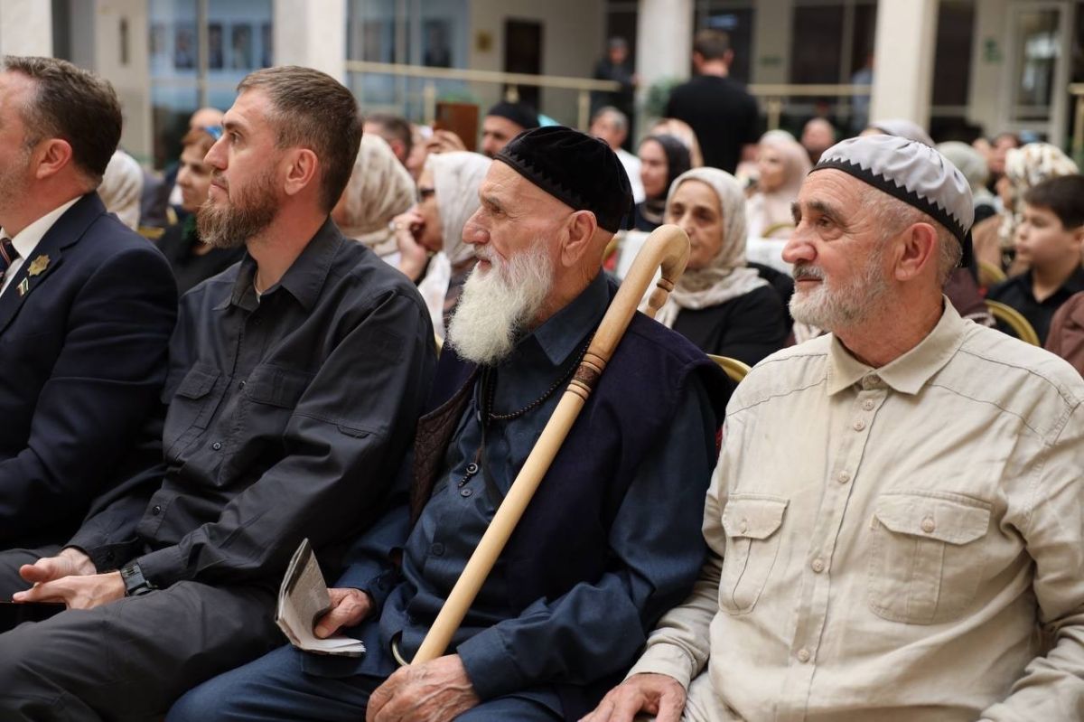 Вечер к 50-летию заслуженного журналиста Чеченской Республики Раисы Садаевой прошёл в Национальной библиотеке Чеченской Республики имени А. А. Айдамирова. На юбилей пришли представители власти, творческой интеллигенции... Вечер к 50-летию заслуженного журналиста Чеченской Республики Раисы Садаевой прошёл в Национальной библиотеке Чеченской Республики имени А. А. Айдамирова. На юбилей пришли представители власти, творческой интеллигенции...