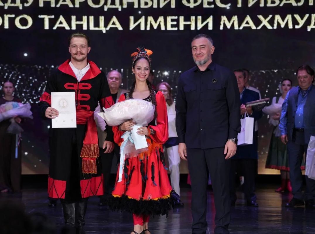 Во Дворце танца «Вайнах» состоялось торжественное закрытие XVII Международного фестиваля-конкурса сольного танца имени Махмуда Эсамбаева Во Дворце танца «Вайнах» состоялось торжественное закрытие XVII Международного фестиваля-конкурса сольного танца имени Махмуда Эсамбаева