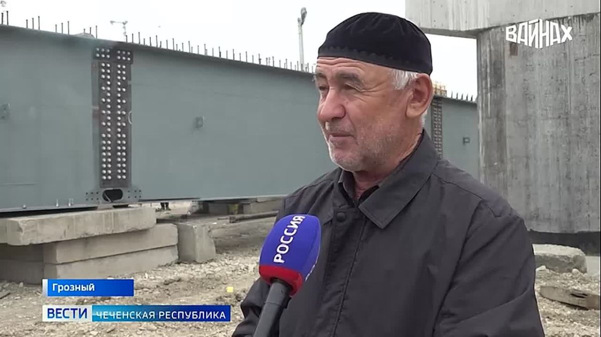 Строительство крупной транспортной развязки на пересечении улиц Назарбаева и Вахи Алиева в Грозном ведется в круглосуточном режиме