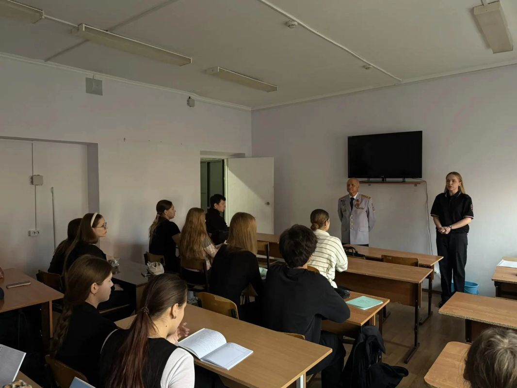 Дальневосточные транспортные полицейские провели для школьников ряд познавательных лекций Дальневосточные транспортные полицейские провели для школьников ряд познавательных лекций