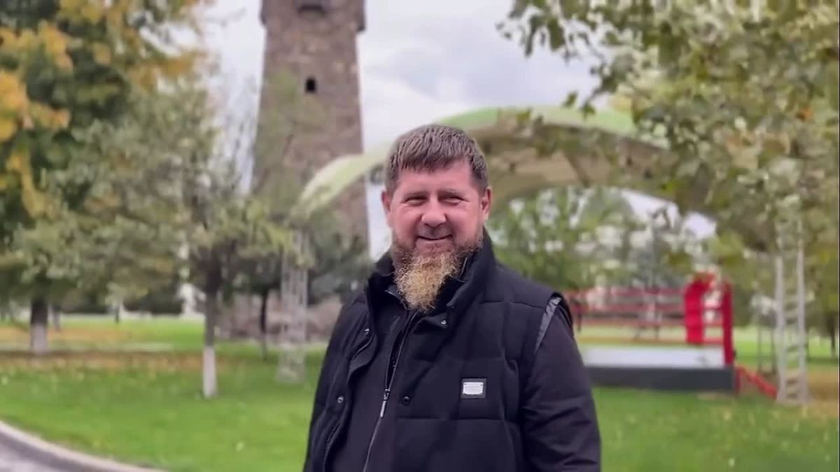 Глава Чеченской Республики Рамзан Кадыров, во время прогулки с соратниками, исполнил известную чеченскую песню, посвящённую осени