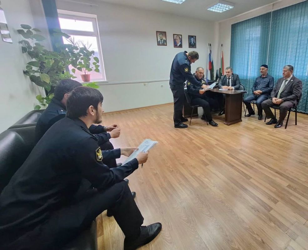 Имам-Али Махмутхажиев обсудил с судебными приставами вопросы исполнительного производства Имам-Али Махмутхажиев обсудил с судебными приставами вопросы исполнительного производства
