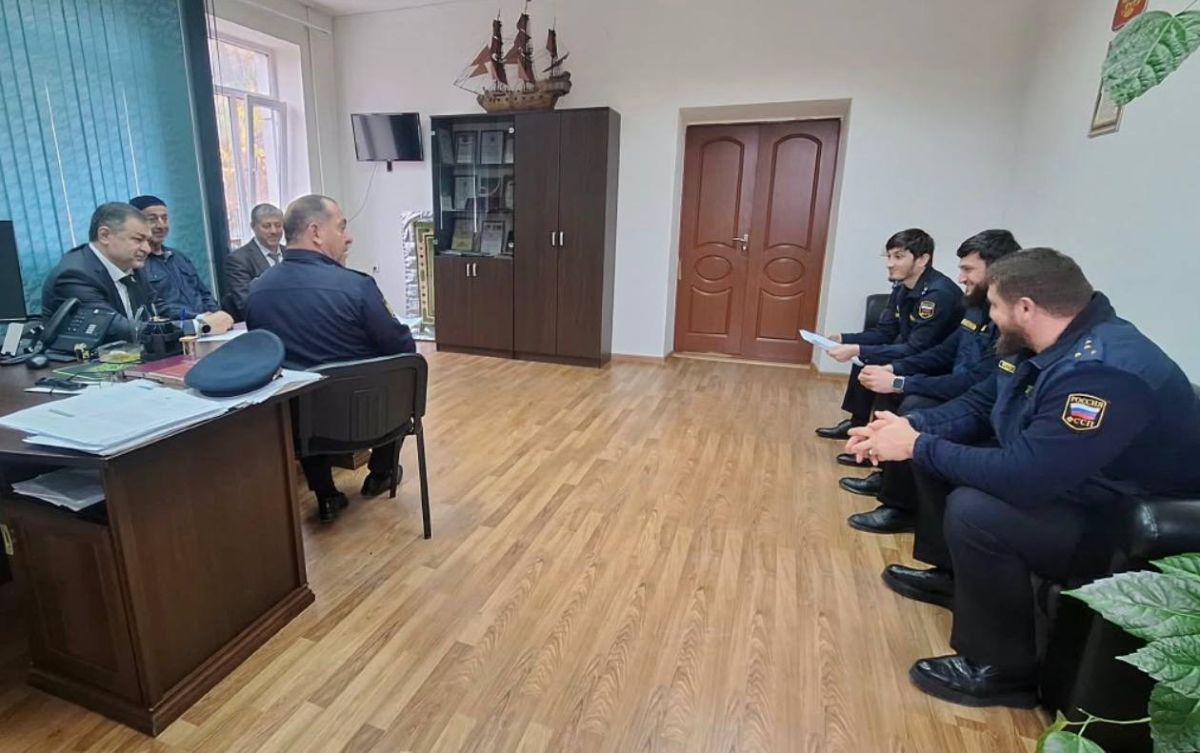 Имам-Али Махмутхажиев обсудил с судебными приставами вопросы исполнительного производства