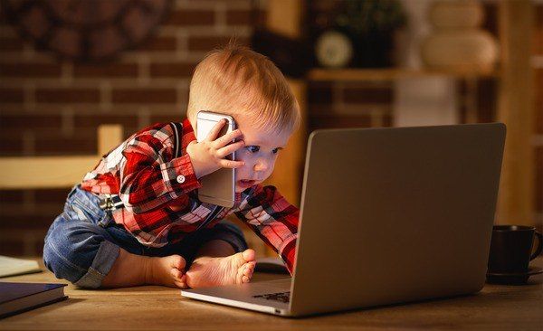 Роскомнадзор хочет поставить детский интернет на контроль: ведомство направило в Госдуму законопроект об обязательной идентификации несовершеннолетних в соцсетях и предложило ограничить время в интернете для детей младше 14...