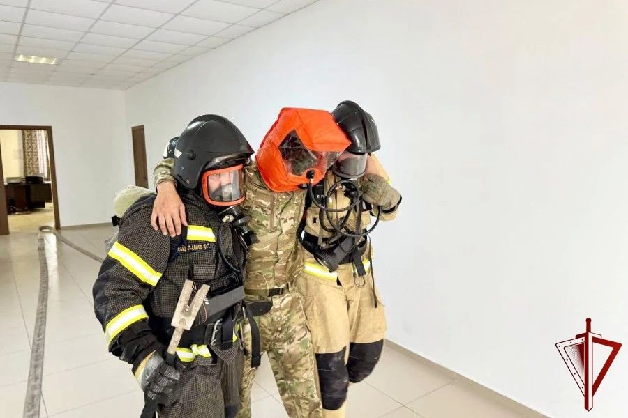 Росгвардия и МЧС провели совместные пожарно-тактические учения в Грозном Росгвардия и МЧС провели совместные пожарно-тактические учения в Грозном