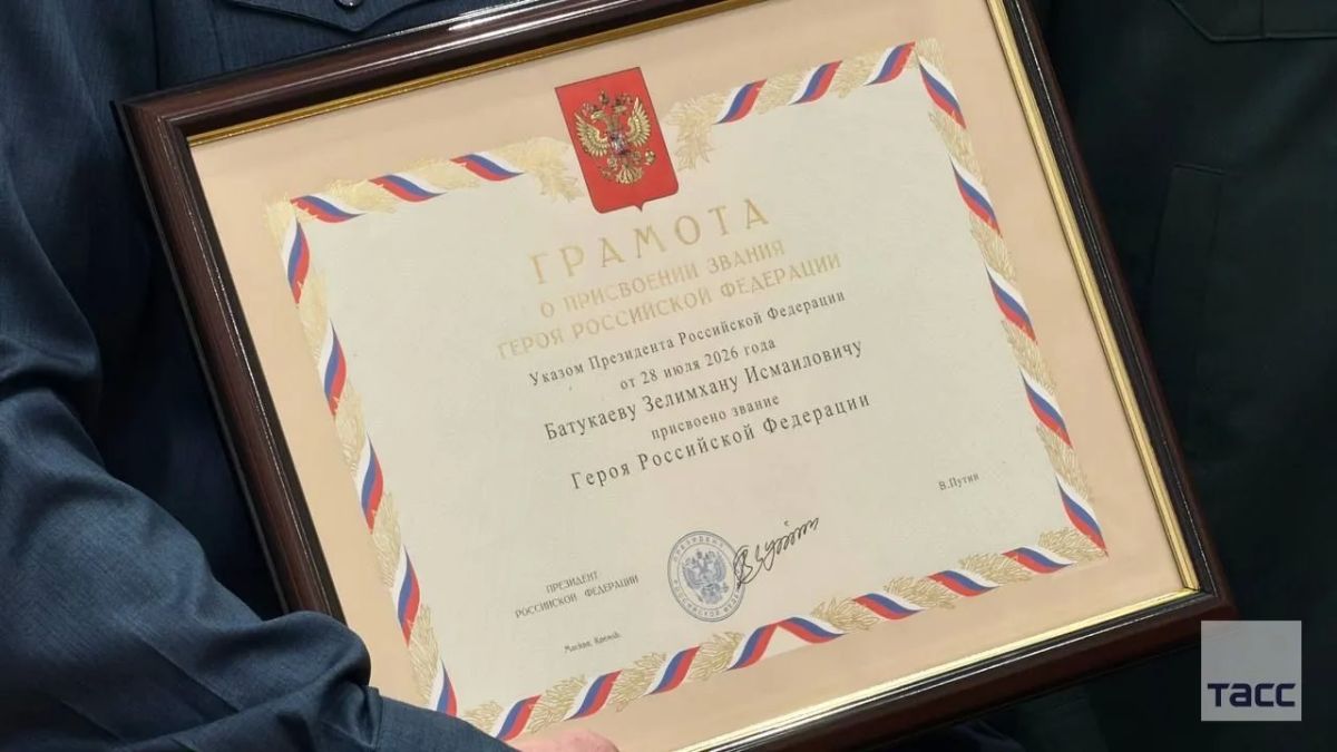 Путин присвоил звание Героя России командиру одного из батальонов спецназа "Ахмат" Зелимхану Батукаеву Путин присвоил звание Героя России командиру одного из батальонов спецназа "Ахмат" Зелимхану Батукаеву