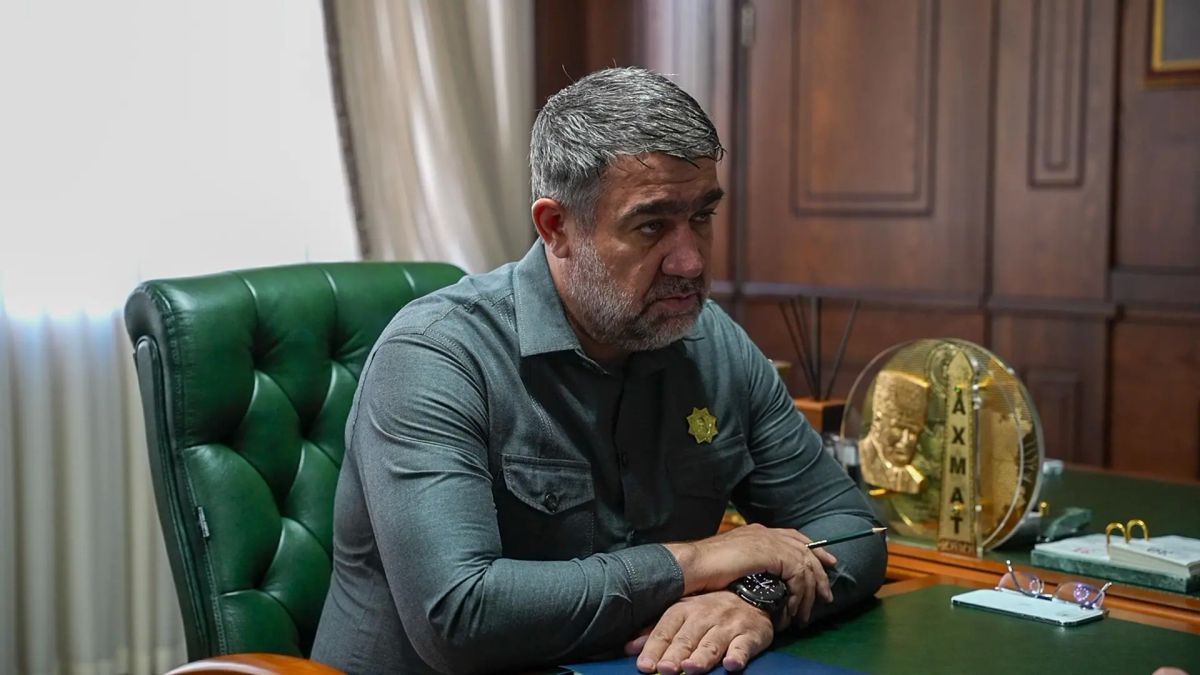 Мэр Грозного Хас-Магомед Кадыров провёл рабочую встречу с Министром строительства и жилищно-коммунального хозяйства ЧР Муслимом Зайпуллаевым Мэр Грозного Хас-Магомед Кадыров провёл рабочую встречу с Министром строительства и жилищно-коммунального хозяйства ЧР Муслимом Зайпуллаевым